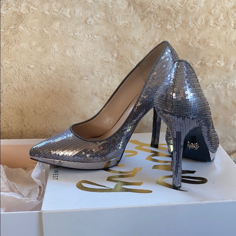 Stiletto Nine West “Love Fury” silver 9.5